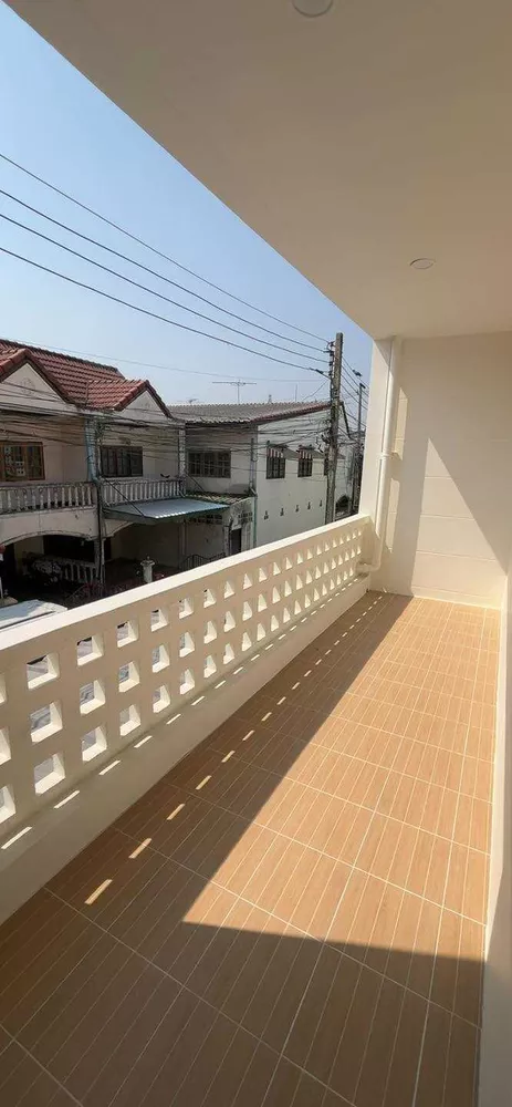 ขายทาวน์เฮ้าส์ 2 ชั้น รีโนเวทใหม่ สวยมาก! (รูปที่ 3)