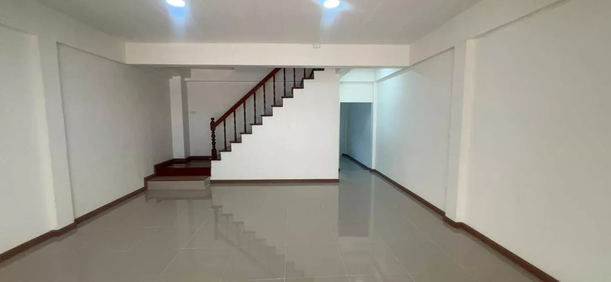 ขายทาวน์เฮ้าส์ 2 ชั้น รีโนเวทใหม่ สวยมาก! (รูปที่ 4)
