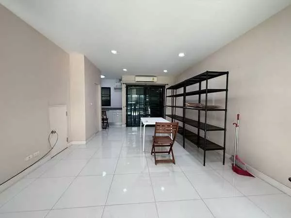 ขายทาวน์โฮม 3 ชั้น บ้านกลางเมือง รัตนาธิเบศร์ ใกล้รถไฟฟ้าสายสีม่วง สภาพใหม่ เจ้าของดูแลดีมาก โทร 091-0601637 (รูปที่ 2)