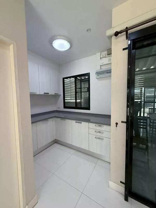 ขายทาวน์โฮม 3 ชั้น บ้านกลางเมือง รัตนาธิเบศร์ ใกล้รถไฟฟ้าสายสีม่วง สภาพใหม่ เจ้าของดูแลดีมาก โทร 091-0601637 (รูปที่ 3)
