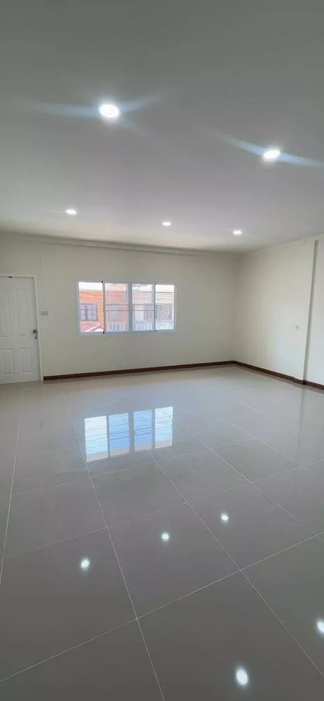 ทาวน์เฮ้าส์ 2 ชั้น รีโนเวทใหม่ ปากช่อง จ.นครราชสีมา