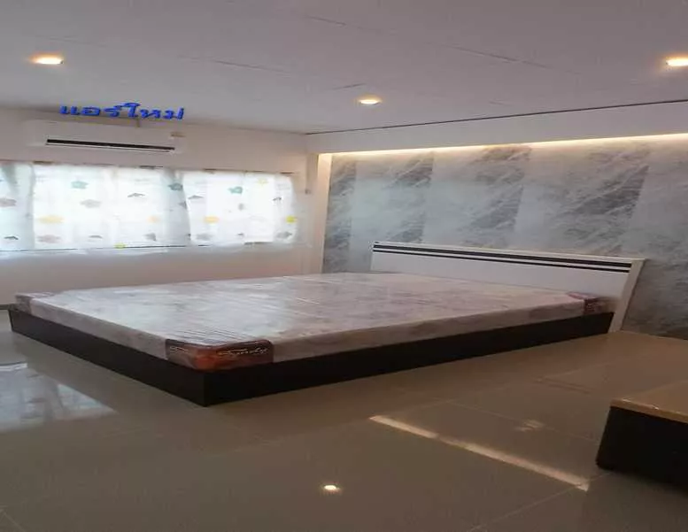 หลังริมส่วนตัว3ห้องนอนขายหมู่บ้านบุษกร-รติยาบางบัวทองตกแต่งใหม่ทั้งหลัง  ฟรี เฟอร์นิเจอร์ใหม่ ครบท้้งหลัง  ฟรีแอร์ 3 เครือง (รูปที่ 4)