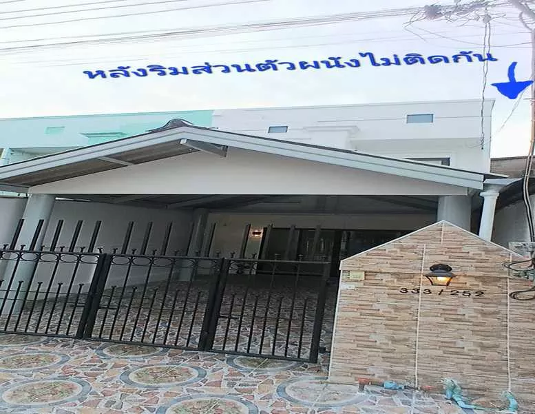 หลังริมส่วนตัว3ห้องนอนขายหมู่บ้านบุษกร-รติยาบางบัวทองตกแต่งใหม่ทั้งหลัง  ฟรี เฟอร์นิเจอร์ใหม่ ครบท้้งหลัง  ฟรีแอร์ 3 เครือง