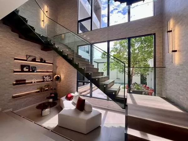 VIVE กรุงเทพกรีฑาตัดใหม่ ใกล้ รร.นานาชาติ บ้านเดี่ยว 3 ชั้น พร้อม Glass House โทร 081-8119186 (รูปที่ 2)