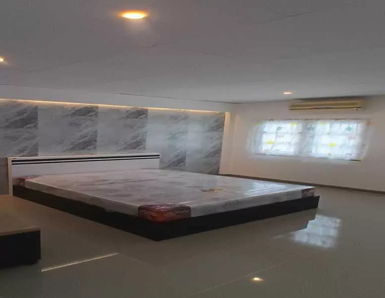 หลังริมส่วนตัว3ห้องนอนขายหมู่บ้านบุษกรใกล้ตลาดสมบัติบุรีห้างโลตัสตกแต่งใหม่ทั้งหลัง ฟรี เฟอร์นิเจอร์ใหม่ (รูปที่ 10)