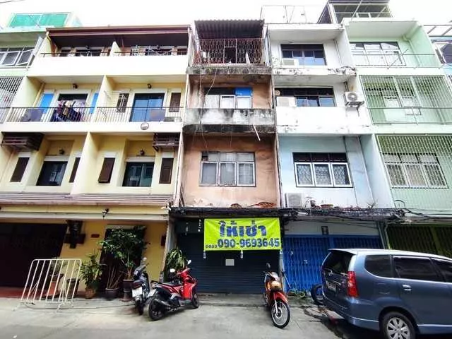 อาคาร ตึกแถว สามย่าน สี่พระยา ใหญ่ 11 ตาราง-วา 0 Ngan 0 ไร่ 4 Bedroom 3 BR 20000 บาท. ราคานี้หาไม่ได้แล้ว ทำเลหายาก เดินทางสะดวก ใกล้ MRT สามย่าน ใกล้