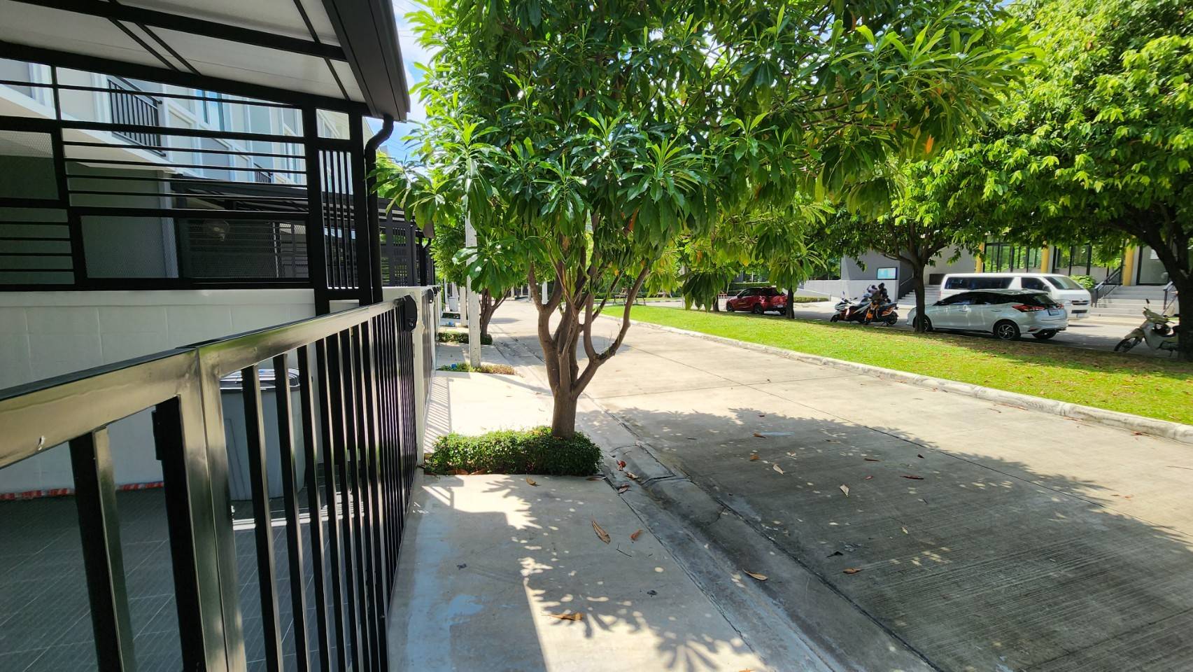 ขายทาวน์โฮม ฟลอรา ติวานนท์ หน้าบ้านไม่ชนใคร ใกล้ Clubhouse แต่งห้องสวยมาก พร้อมอยู่ **LINE ID: Land64 (รูปที่ 10)