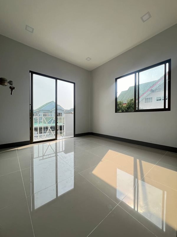 ขายบ้านเดี่ยว มบ.มณีแก้ว เมืองชลบุรี บ้านไม่แออัดใกล้สวน พื้นที่ 50 ตรว. 3 ห้องนอน โทร 080-4179765 (รูปที่ 6)