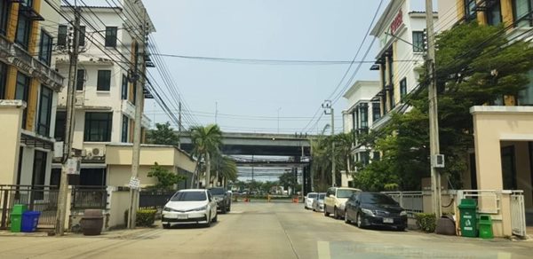 ขายโฮมออฟฟิศ บ้านกลางกรุง บางนา ขายพร้อมแอร์ 5 ตัว พื่นที่ใช้สอยกว่า 240 ตรม. พร้อมตกแต่ง ติดต่อ/line 0619419639 (รูปที่ 3)