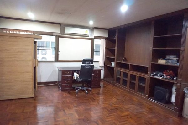ขายบ้าน ทาวน์เฮ้าส์ 4ชั่น 2คูหา ซ.รามคำแหง12 ใกล้เดอะมอลล์ รถไฟฟ้าสายสีส้ม ผ่านหน้าซอย ติดต่อ/line 0619419639 (รูปที่ 5)