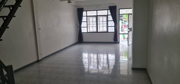 ขายบ้านเหมือนฝัน ทาวน์เฮ้าส์ 2ชั้น ซ.เสรีไทยซอย 33/1 ขนาด 26ตรว. 2ห้องนอนใหญ่ ราคาดีทำเลดี ติดต่อ/line 0619419639 (รูปที่ 3)
