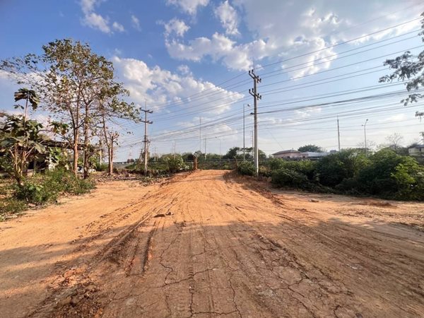 ที่สวยทำเลน่าลงทุน ใจกลางเมืองรถม้า อำเภอเมืองลำปาง ติดถนนซุปเปอร์ไฮเวย์ ลำปาง-เชียงใหม่ Tel 080-1355565 (รูปที่ 2)