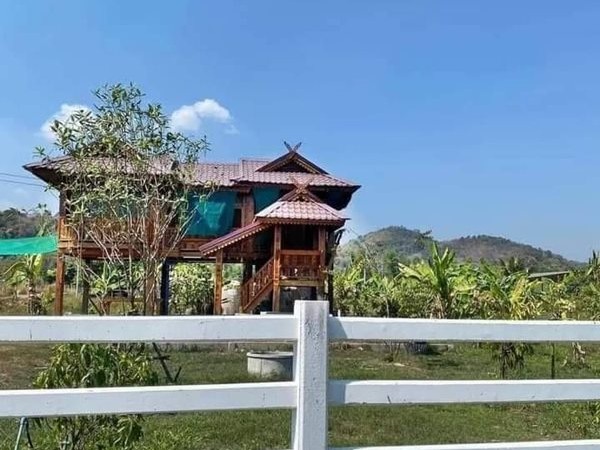 ที่ดิน 600 วา พร้อมเรือนไทย สวยๆ โอบกอดด้วย วิวเขาละมุนใจ T.062-1574449