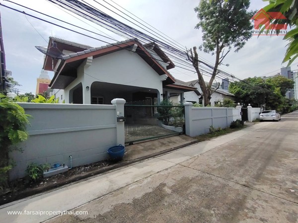 ขายบ้านเดี่ยว 2 ชั้นเนื้อที่ 90 ตร.ว พื้นที่ใช้สอย 220 ตร.ม 3ห้องนอน 3ห้องน้ำ เฟอร์บางส่วน ถนนสุขุมวิท101ใกล้ BTS ราคาขาย15ล้านเท่านั้น