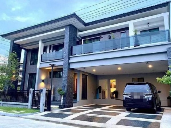 ขายบ้านเดี่ยวหรู 2ชั้นเนื้อที่ 107ตร.ว พื้นที่ 375ตร.ม (พร้อมสระว่ายน้ำ) 5ห้องนอน 7ห้องน้ำ ถนนพัฒนาการ-อ่อนนุช ตัดใหม่ ราคาขาย 29 ล้านบาท
