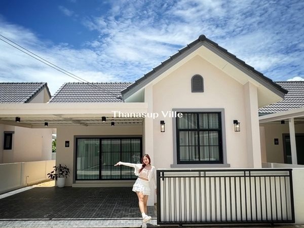 ขายบ้านเดี่ยว ธนทรัพย์ วิลล์ อ.พานทอง จ.ชลบุรี 2 ห้องนอน 2 ห้องน้ำ สร้างด้วยอิฐแดง ต่อเติมพร้อมอยู่ พร้อมของแถม โทร 099-249-1422