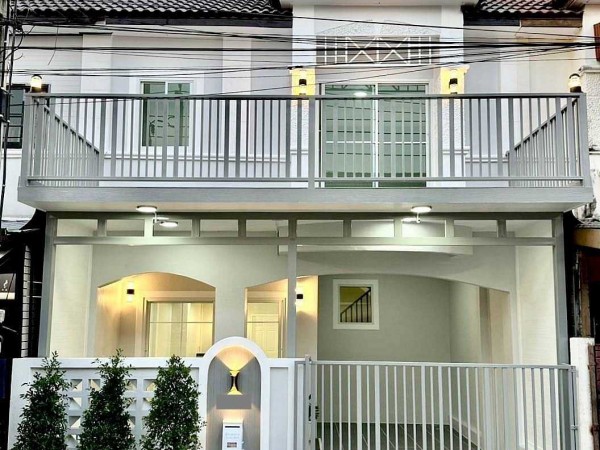 บ้านสวยมาก ถนนเมน หลังบ้านโล่งไม่ชนใคร หมู่บ้านปิยวรารมย์ 1 บางบัวทอง ถนนบางกรวย – ไทรน้อย ทาวน์เฮ้าส์ 4 ห้องนอน ใกล้เซ็นทรัล เวสเกต