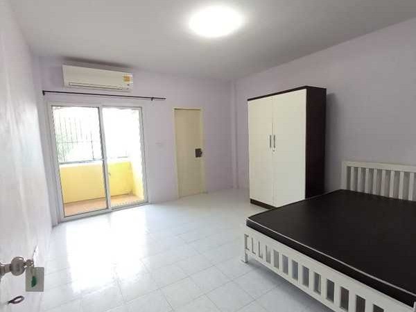 P. Haus ห้องพัก หอพัก อพาตเมนต์ รายเดือน ซ.วังหลัง 6 ใกล้ รพ.ศิริราช เครื่องปรับอากาศ น้ำอุ่น โทร 0851449506