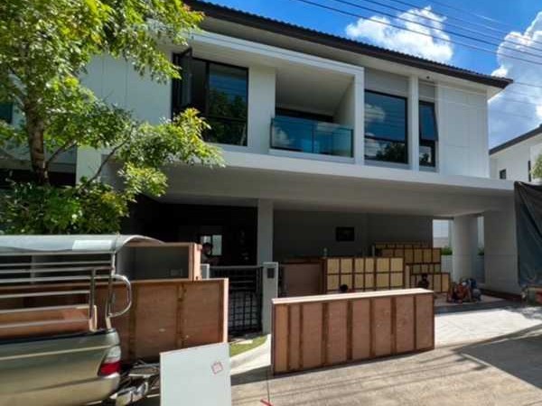 บ้านใหม่ หลังใหญ่ กรุงเทพกรีฑา ตกแต่งครบ เขตสะพานสูง กรุงเทพ โทร 0811387166