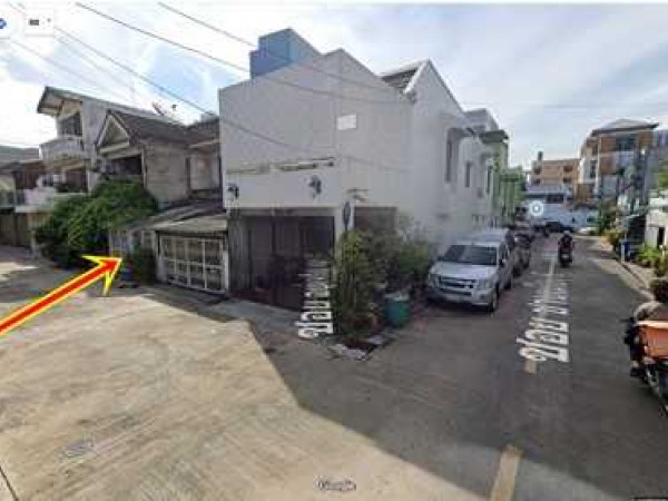 ขายทาวน์เฮาส์ บ้าน 2 ชั้น หลังสถานทูตจีน 20 ตร.ว. 3 ห้องนอน 2 ห้องน้ำ Tel. 063-289-7879