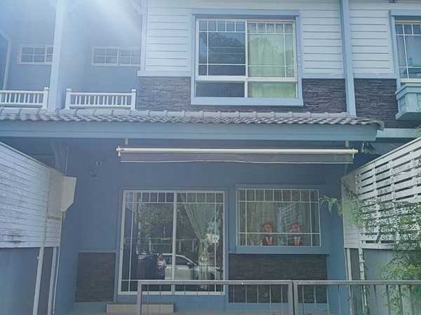 ขายด่วนทาวเฮ้าส์ 2 ชั้น 2 ห้องนอน สภาพใหม่ หมู่บ้านวิลลาจจิโอ บางนา ใกล้มหาวิทยาลัย ABAC บางนาตราด โทร 098-7967736