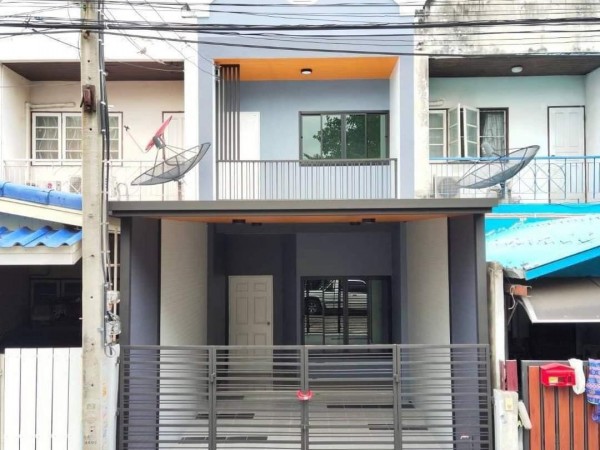 หมู่บ้านทีแลนด์ ท่าอิฐ