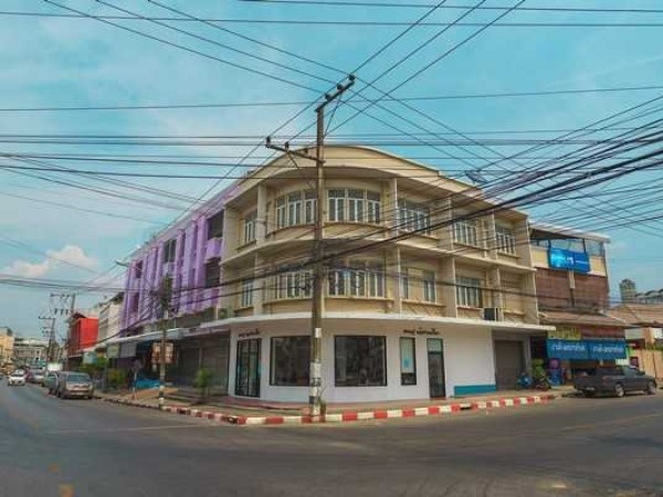ขาย อาคารพาณิชย์ 3 ชั้น อยู่หัวมุม ต.ในเมือง อ.เมืองร้อยเอ็ด ใกล้บึงพลาญชัย Tel. 063-289-7879