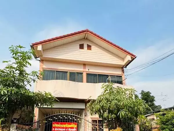 ขายบ้านพร้อมที่ดิน ในตัวเมืองพิษณุโลก 2 ชั้น มีดาดฟ้า พร้อมเข้าอยู่ แถมฟรีเฟอร์ โทร 082-404-8483