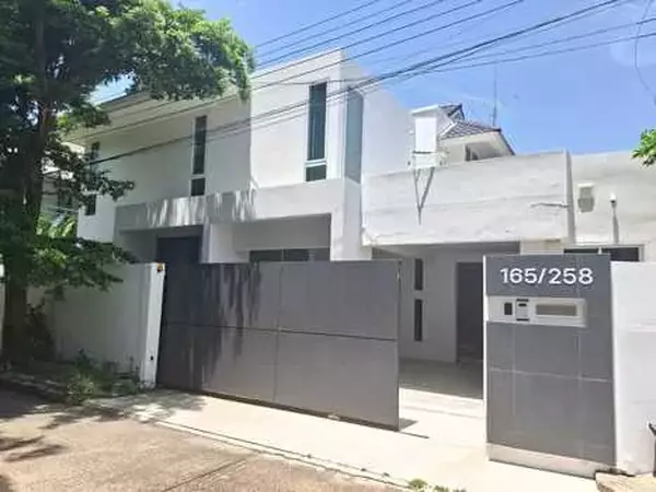 ขายบ้านเดี่ยวตกแต่งใหม่ทั้งหลัง ม.สินบดี ครบทุกฟังชั่นบ้านหลังใหญ่ พื้นที่ใช้สอยมาก แปลงมุม ตรงข้ามสวน แถมเฟอร์นิเจอร์ และเครื่องปรับอากาศ 4 เครื่อง