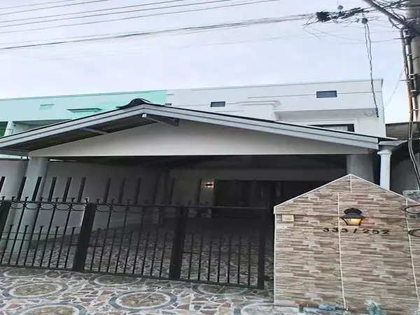 หลังริมส่วนตัว3ห้องนอนขายหมู่บ้านบุษกรใกล้ตลาดสมบัติบุรีห้างโลตัสตกแต่งใหม่ทั้งหลัง ฟรี เฟอร์นิเจอร์ใหม่
