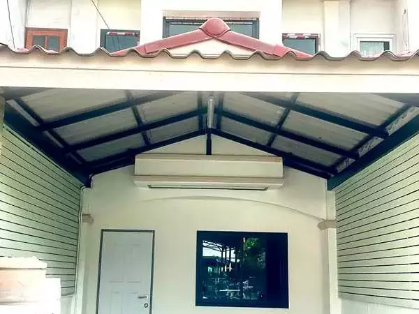ขายทาวน์เฮ้าส์ หมู่บ้านอู่ทองวิลเลจ สุขาภิบาล 5 รีโนเวทใหม่ พร้อมอยู่ ฟรี! แอร์ 2 ตัว โทร 081-432-6587