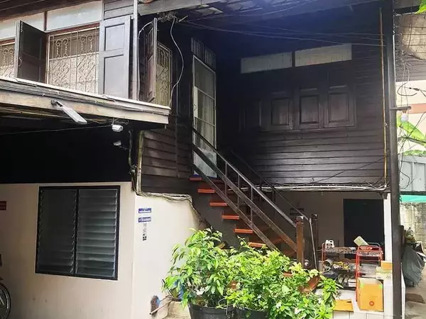 ขายที่ดินและสิ่งปลูกสร้างตึก 3 ชั้น 236 ตรว ทำเลดีในคูเมือง เชียงใหม่
