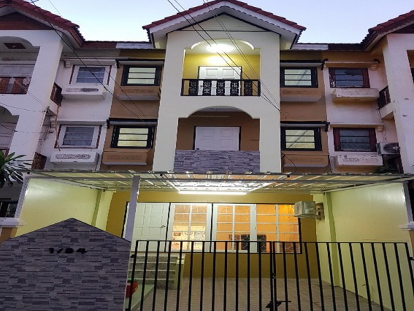 4ห้องนอน3ชั้นขายบ้านซอยเรวดี62ใกล้เซ็นทรัล ใกล้รถไฟฟ้ารัตนาธิเบศกับติวานนท์ 17วา ห้องนอนแต่ละห้องแยกชั้นกันส่วนตัว